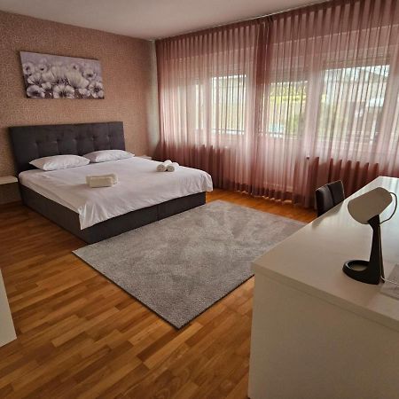Comfort Rooms Remiza - Free Private Parking - Self Check-In ザグレブ エクステリア 写真