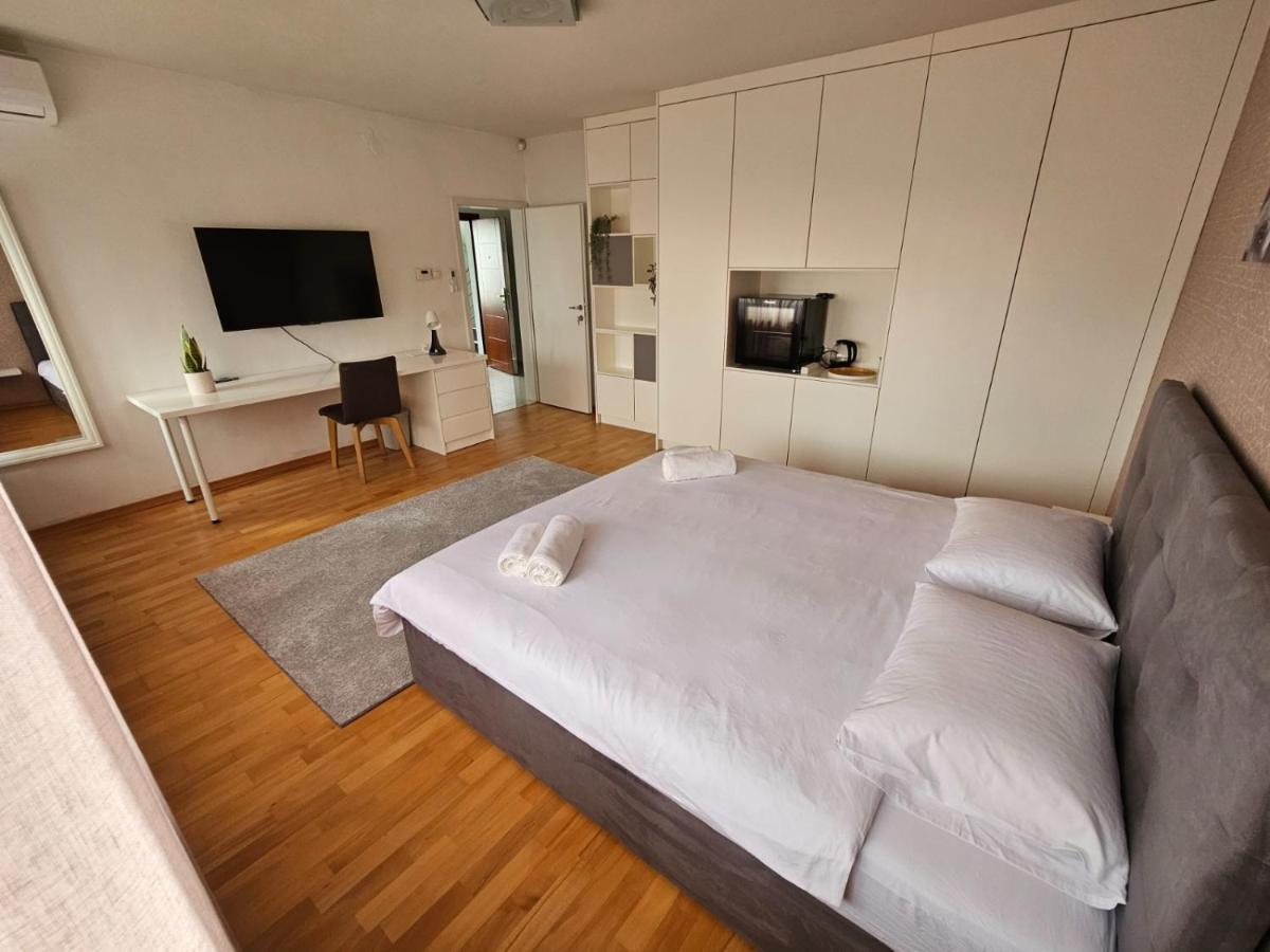 Comfort Rooms Remiza - Free Private Parking - Self Check-In ザグレブ エクステリア 写真