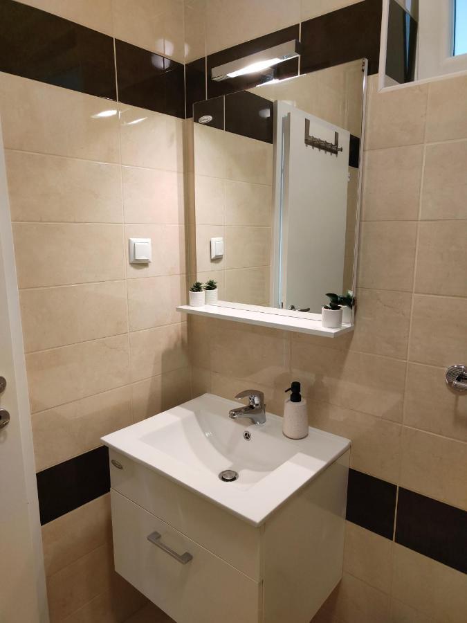 Comfort Rooms Remiza - Free Private Parking - Self Check-In ザグレブ エクステリア 写真