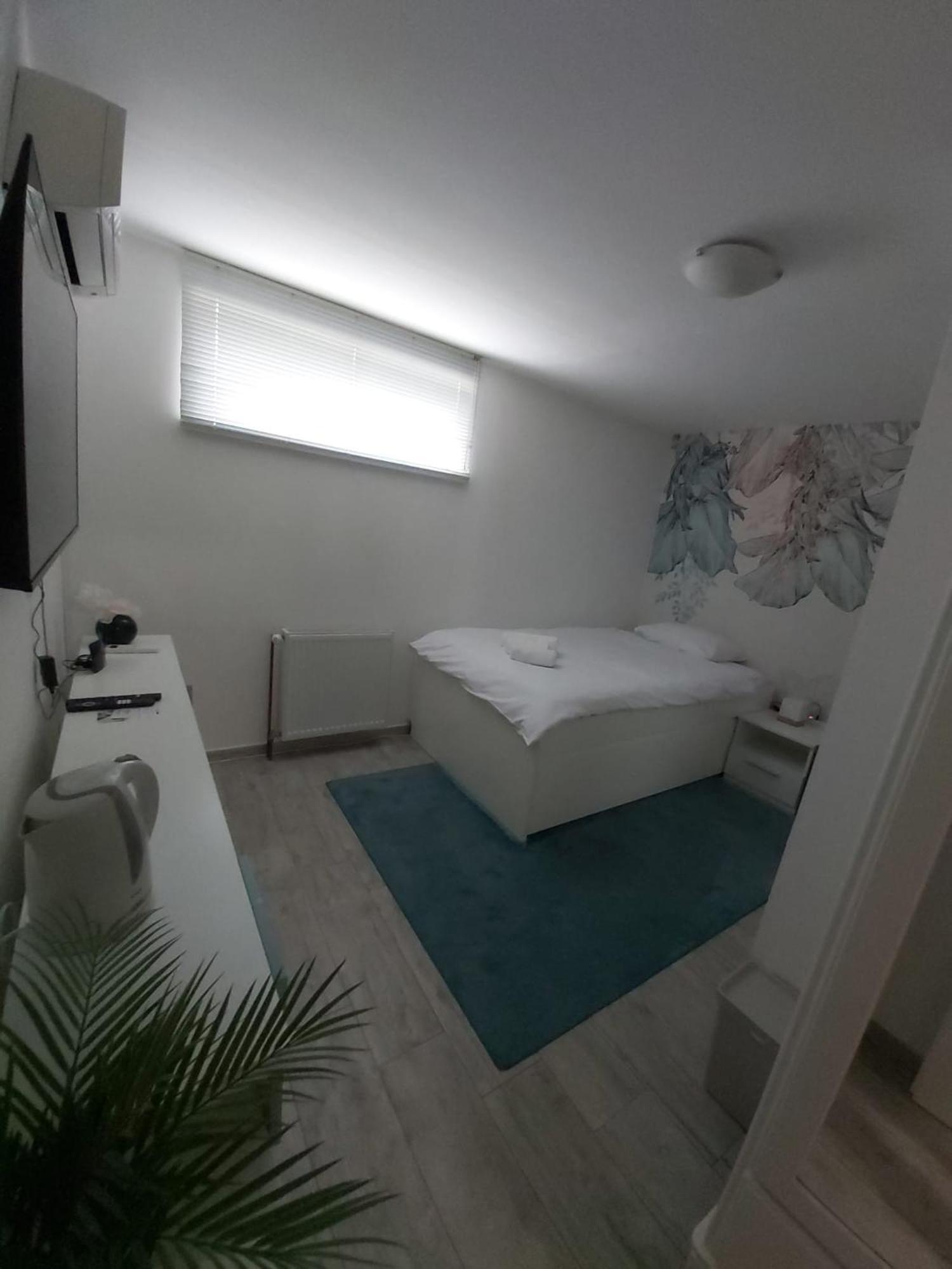 Comfort Rooms Remiza - Free Private Parking - Self Check-In ザグレブ エクステリア 写真