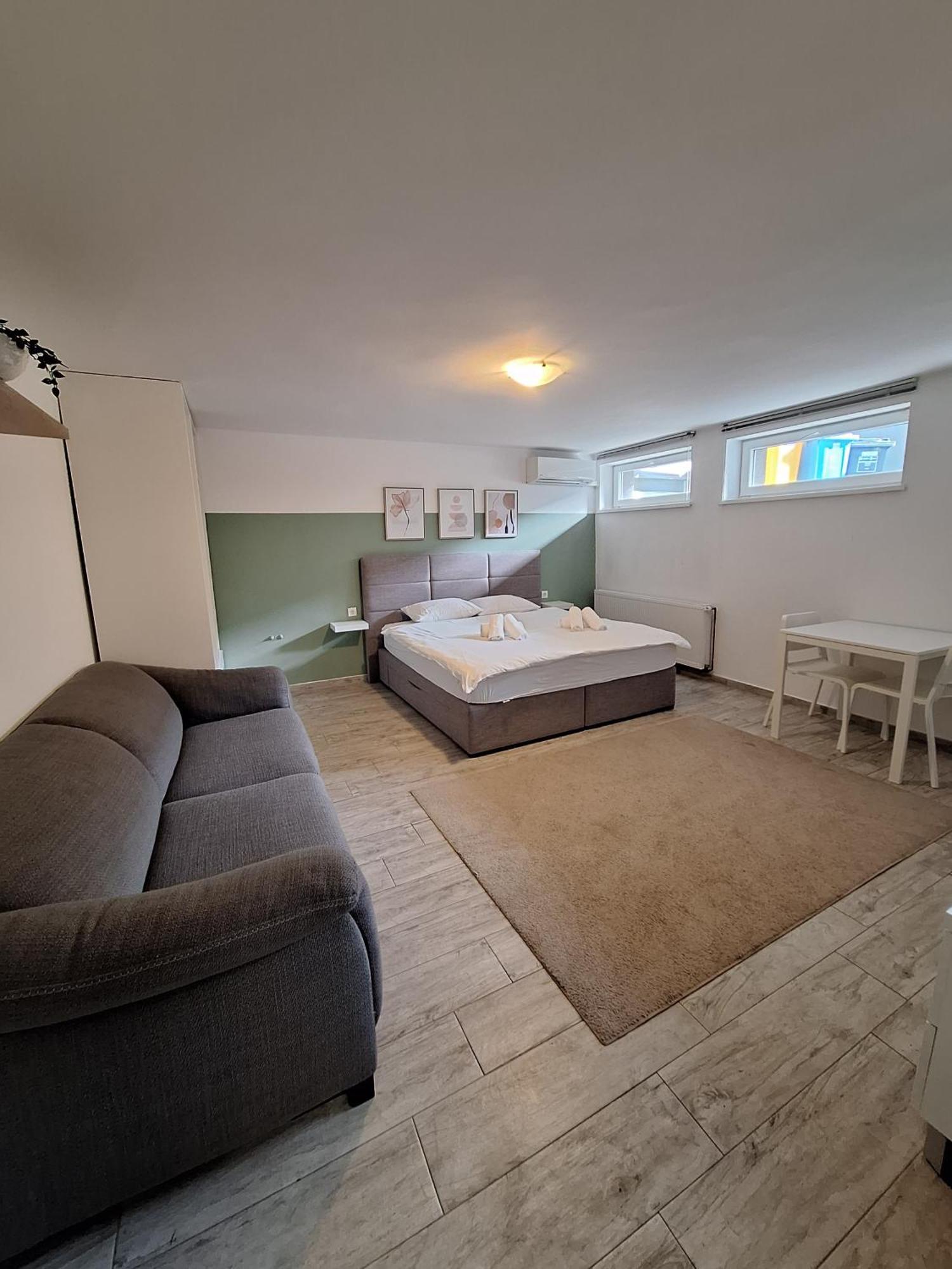Comfort Rooms Remiza - Free Private Parking - Self Check-In ザグレブ エクステリア 写真
